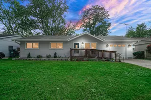 741 Surrey Dr, Streamwood, IL 60107 - Photo 2