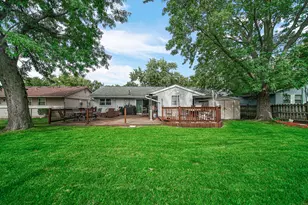 741 Surrey Dr, Streamwood, IL 60107 - Photo 18