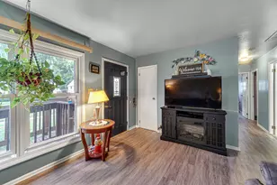 741 Surrey Dr, Streamwood, IL 60107 - Photo 6