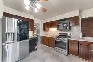741 Surrey Dr, Streamwood, IL 60107 - Photo 8