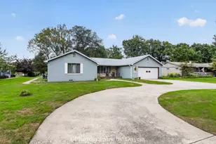 1930 Bittersweet Dr, Saint Anne, IL 60964 - Photo 2
