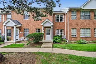 3 4 Season's Ct, Elmhurst, IL 60126 - Photo 2