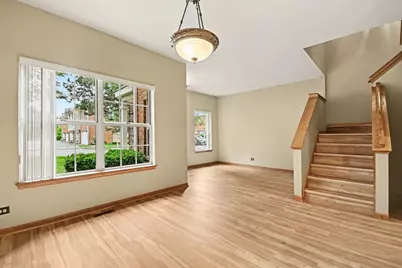 3 4 Seasons Court, Elmhurst, IL 60126 - Photo 6