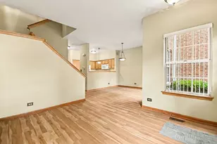 3 4 Season's Ct, Elmhurst, IL 60126 - Photo 4