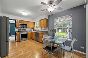 930 Ridgewood Dr, Cary, IL 60013 - Photo 12