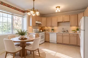 355 Stevens Ct, Grayslake, IL 60030 - Photo 8