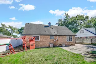 8930 Saratoga Dr, Bridgeview, IL 60455 - Photo 28