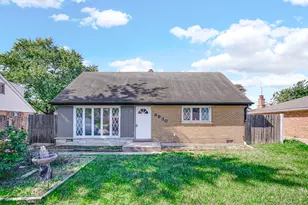 8930 Saratoga Dr, Bridgeview, IL 60455 - Photo 2
