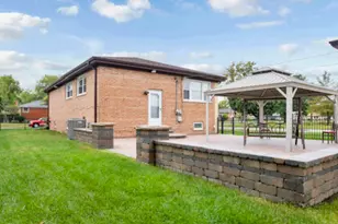 8901 S 49th Ct, Oak Lawn, IL 60453 - Photo 12