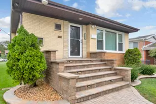 8901 S 49th Ct, Oak Lawn, IL 60453 - Photo 1