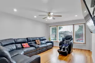 8901 S 49th Ct, Oak Lawn, IL 60453 - Photo 6