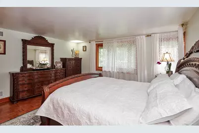 9041 Delphia Avenue, Des Plaines, IL 60016 - Photo 18