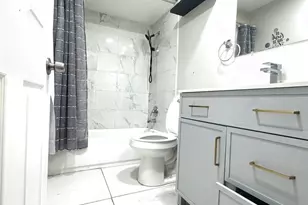 111 S Hale Ave, Bartlett, IL 60103 - Photo 10