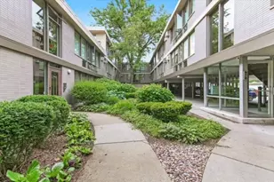 1044 Ontario St, Oak Park, IL 60302 - Photo 4
