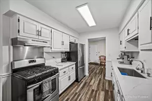 125 W Middle St, South Elgin, IL 60177 - Photo 2