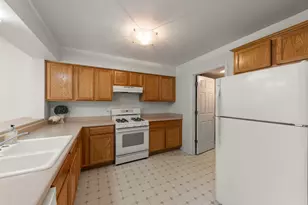 2741 Cobblestone Dr, Crystal Lake, IL 60012 - Photo 12