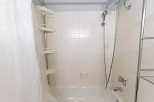70 W Huron St, Chicago, IL 60654 - Photo 24
