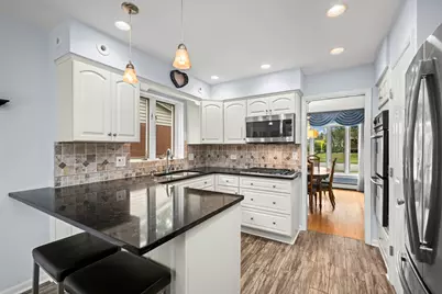221 S Rammer Avenue, Arlington Heights, IL 60004 - Photo 2