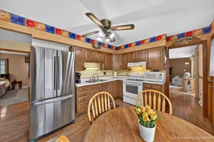 543 Germaine Ln, Elk Grove Village, IL 60007 - Photo 8