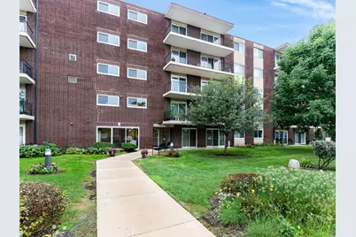 5300 Walnut Avenue #17A, Downers Grove, IL 60515 - Photo 2