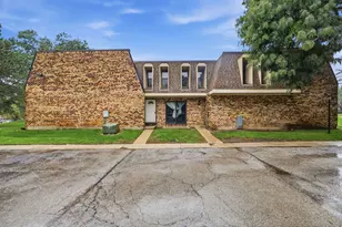 2064 Country Club Dr, Woodridge, IL 60517 - Photo 1