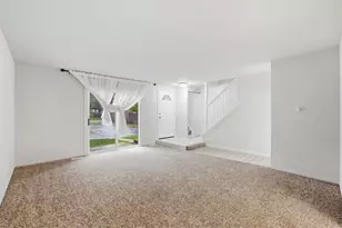 2064 Country Club Dr, Woodridge, IL 60517 - Photo 4