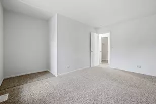 2064 Country Club Dr, Woodridge, IL 60517 - Photo 16