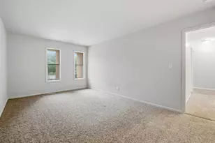 2064 Country Club Dr, Woodridge, IL 60517 - Photo 12
