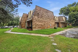 2064 Country Club Dr, Woodridge, IL 60517 - Photo 22