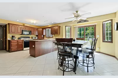 10 S Hampton Court, Crete, IL 60417 - Photo 4