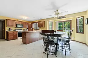 10 S Hampton Ct, Crete, IL 60417 - Photo 4