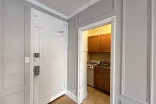434 W Wellington Ave, Chicago, IL 60657 - Photo 2