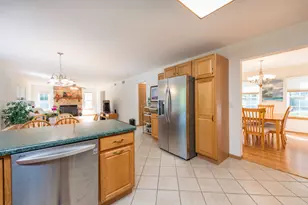 4052 Woodcrest Ct, Gurnee, IL 60031 - Photo 8