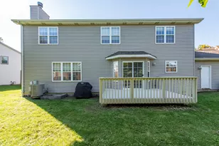 4052 Woodcrest Ct, Gurnee, IL 60031 - Photo 2