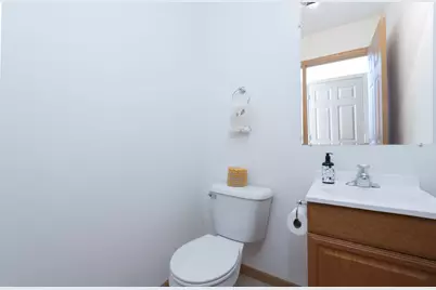 4052 Woodcrest Court, Gurnee, IL 60031 - Photo 18
