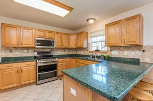4052 Woodcrest Ct, Gurnee, IL 60031 - Photo 12