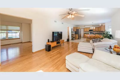 4052 Woodcrest Court, Gurnee, IL 60031 - Photo 14