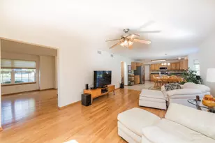 4052 Woodcrest Ct, Gurnee, IL 60031 - Photo 14