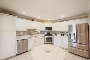 270 Manor Dr, Buffalo Grove, IL 60089 - Photo 12