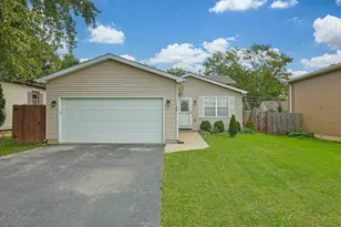 15 N Frolic Ave, Waukegan, IL 60085 - Photo 1
