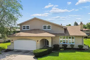 12123 Lake View Dr, Orland Park, IL 60467 - Photo 1