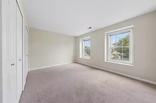 240 Ashbury Ln W, Roselle, IL 60172 - Photo 14