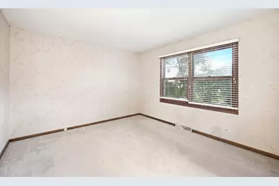 1300 N Lyle Avenue, Elgin, IL 60123 - Photo 10
