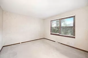 1300 N Lyle Ave, Elgin, IL 60123 - Photo 10