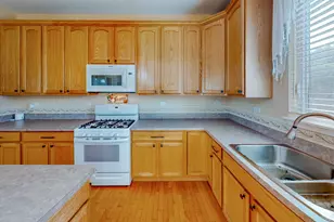 404 Hackney Ln, Oswego, IL 60543 - Photo 10