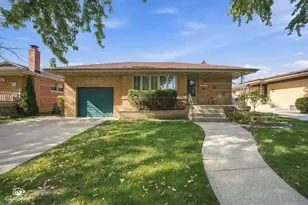 10124 Alice Ct, Oak Lawn, IL 60453 - Photo 2