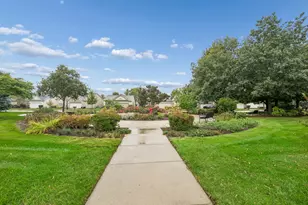2491 Sandlewood Cir, Elgin, IL 60124 - Photo 36