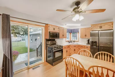 5 S Grace Street, North Aurora, IL 60542 - Photo 4