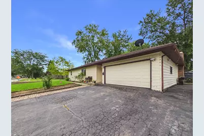 121 Fairway Road, Carpentersville, IL 60110 - Photo 2