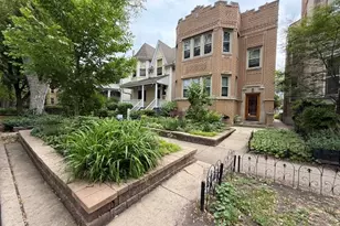 1919 W Waveland Ave, Chicago, IL 60613 - Photo 16
